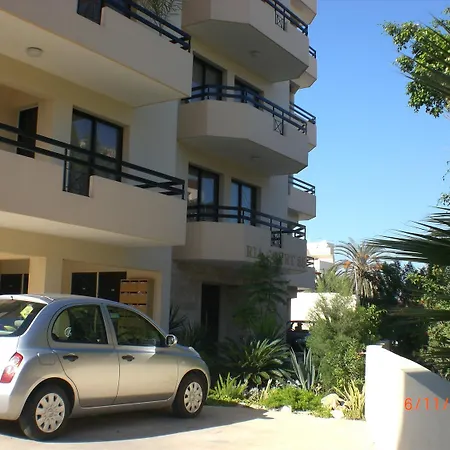 St. Lazaros Seaside Apartmán *