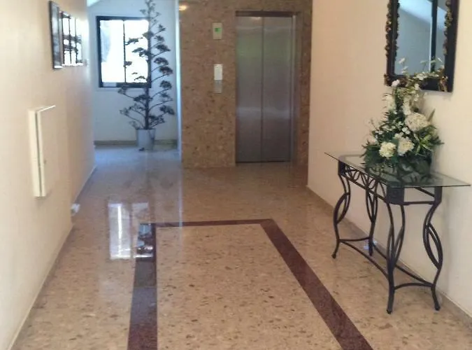 St. Lazaros Seaside Apartman *